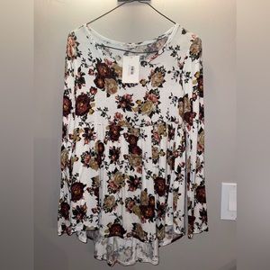 Women’s medium floral babydoll fit high low top